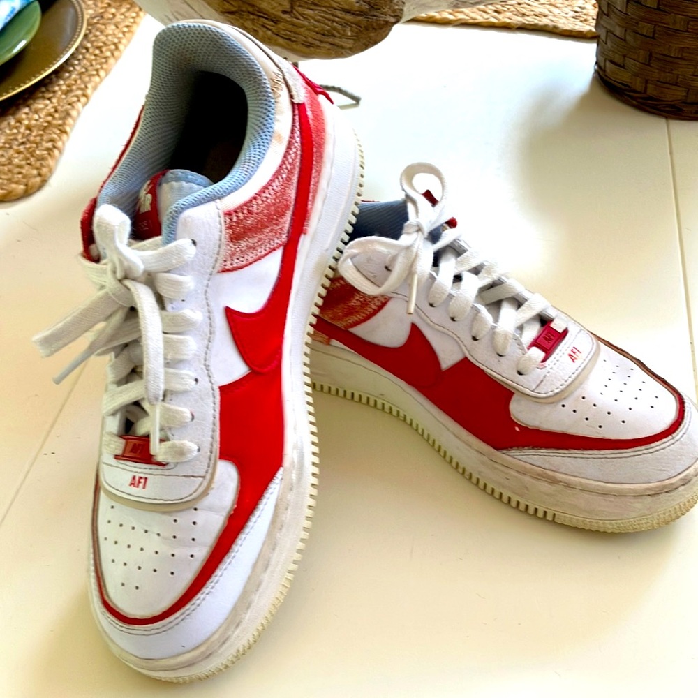 Nike Air Force One Cracked Leather Ladies 9 Sneakers Shoes Red White Leather